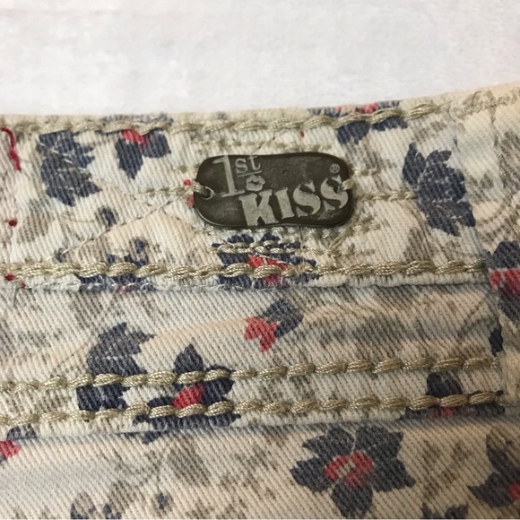 1st Kiss Denim Cut off Shorts 3 Floral Pattern Stretch - Picture 9 of 14